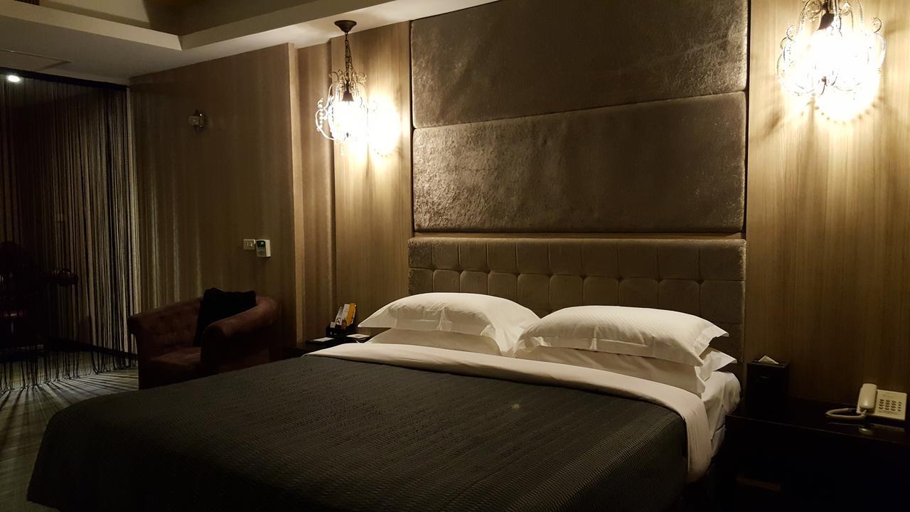 The Riverside Hotel & Motel Гаосюн Екстер'єр фото
