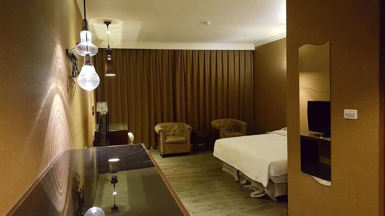 The Riverside Hotel & Motel Гаосюн Екстер'єр фото