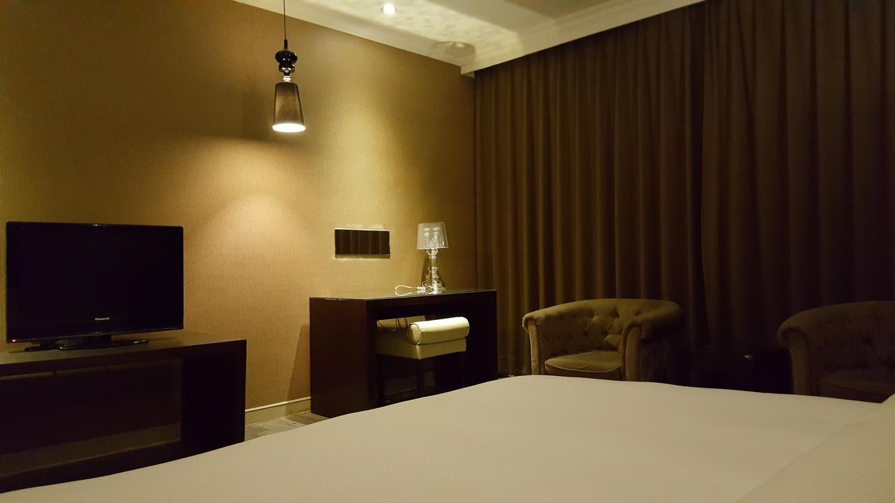 The Riverside Hotel & Motel Гаосюн Екстер'єр фото
