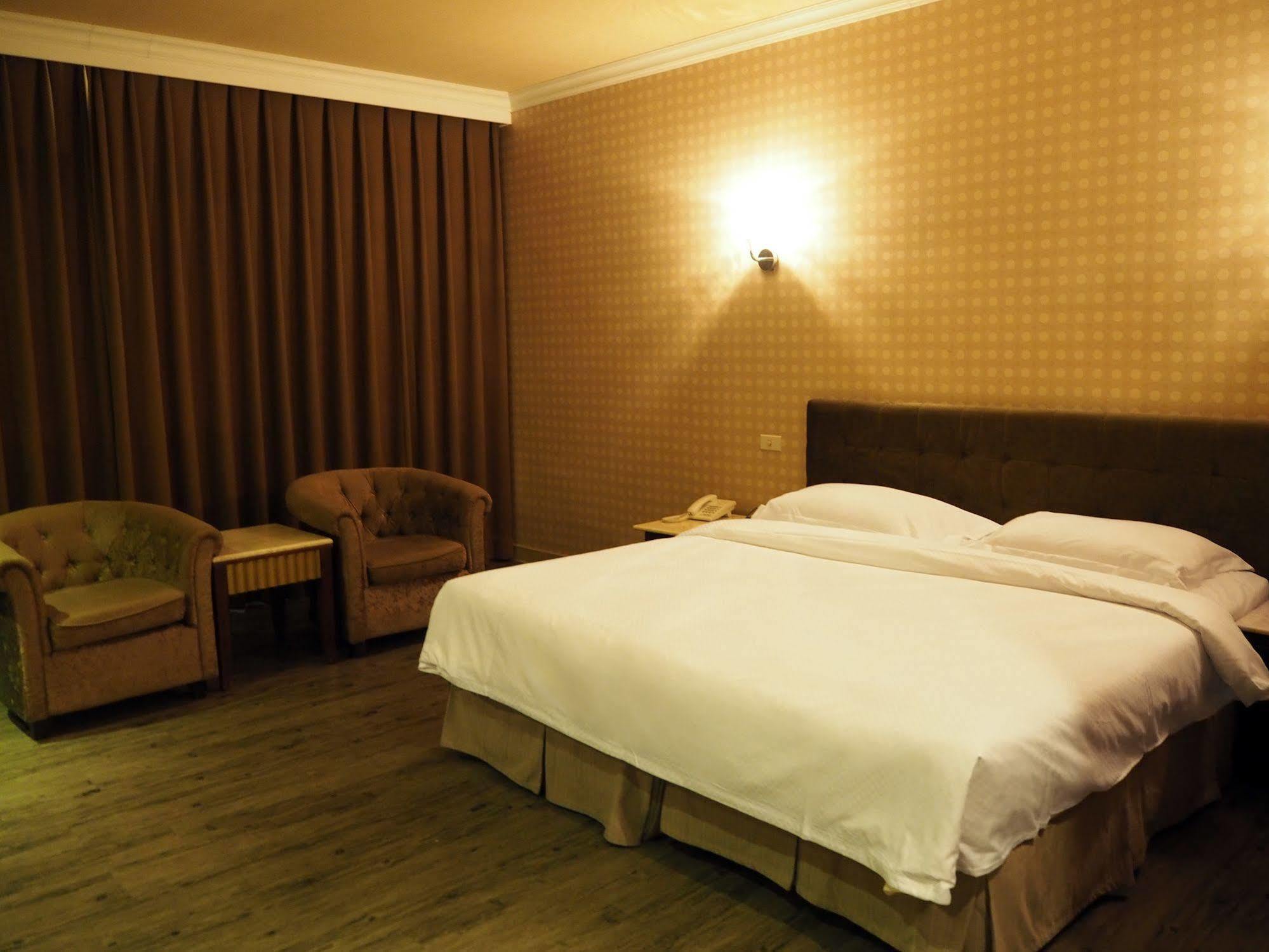 The Riverside Hotel & Motel Гаосюн Екстер'єр фото