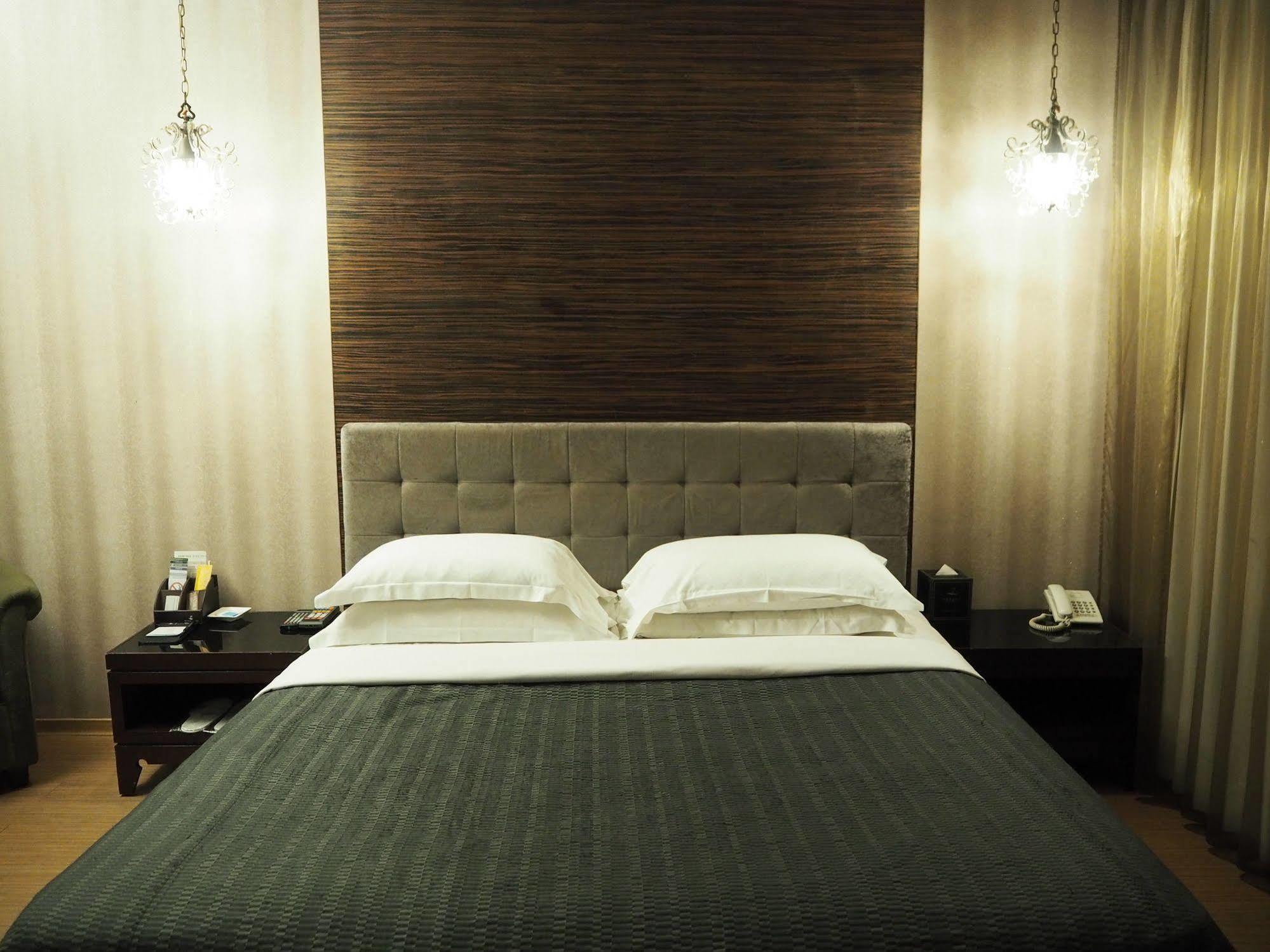 The Riverside Hotel & Motel Гаосюн Екстер'єр фото