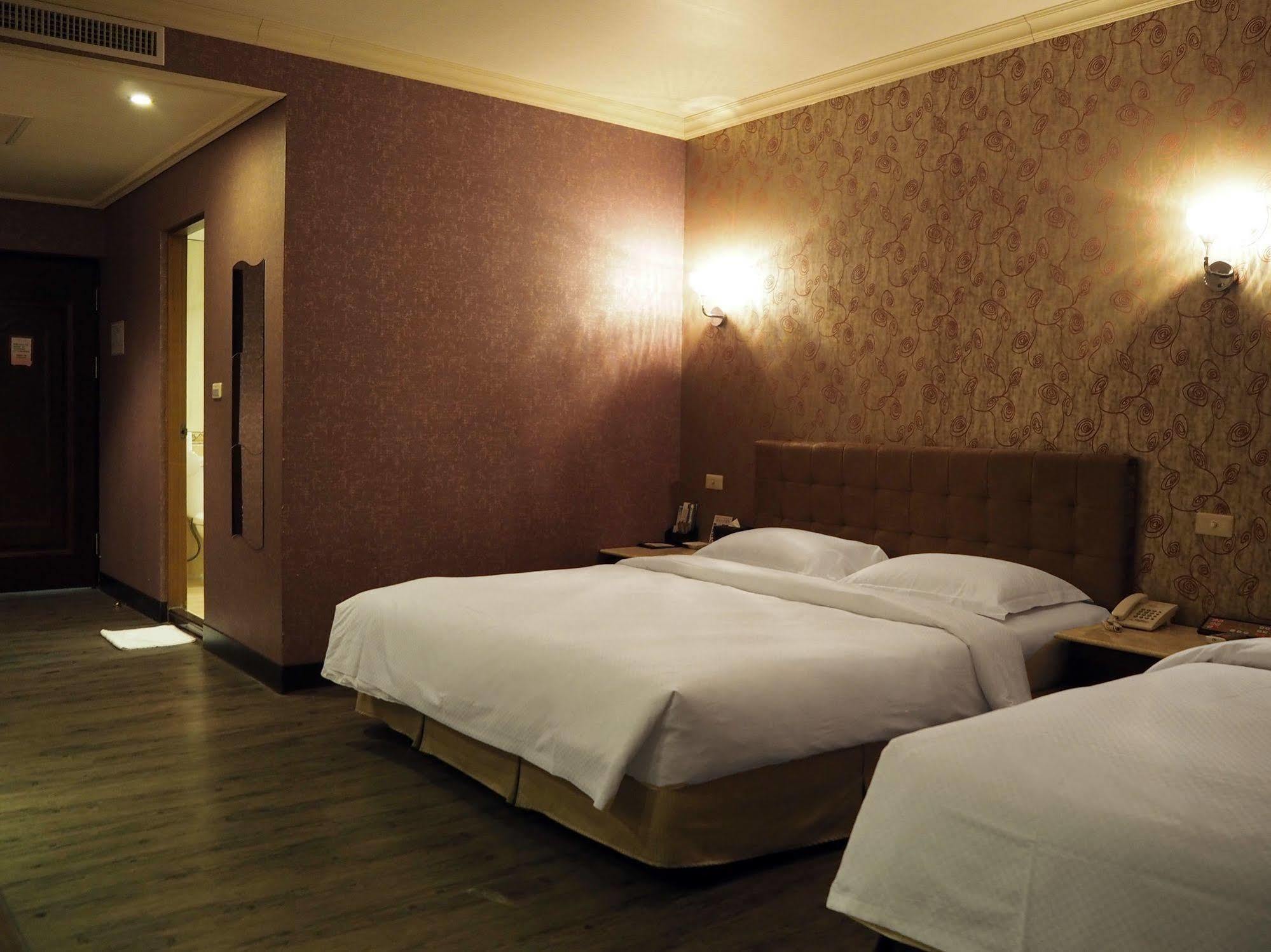 The Riverside Hotel & Motel Гаосюн Екстер'єр фото